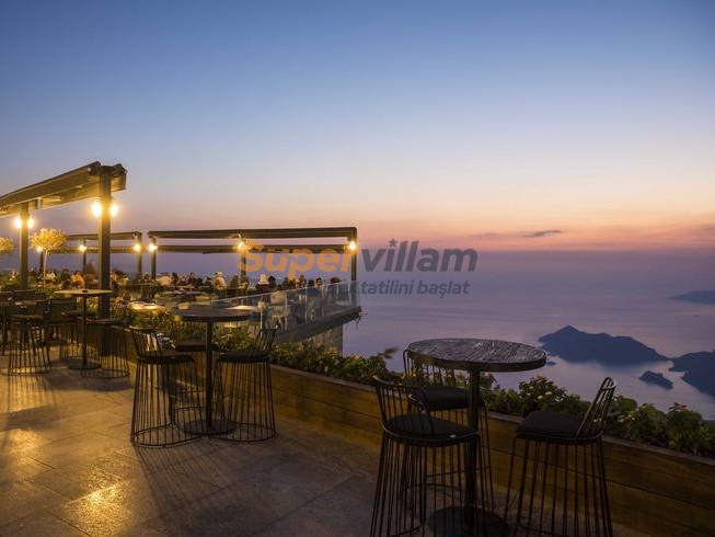 Discover Babadağ: Paragliding Adventures & Sky-High Dining in Ölüdeniz