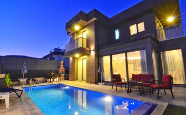 Villa Talia - Geniş Havuz & Jakuzili Villa Kiralama