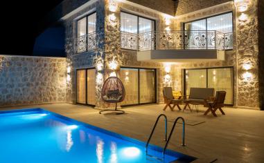 Villa Narin 2 - Muhafazakar Havuz Alanlı Kiralık Villa