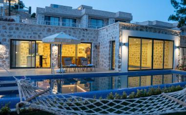 Villa Narin 1 - Isıtmalı Havuz & Çocuk Havuzlu Kiralık Villa