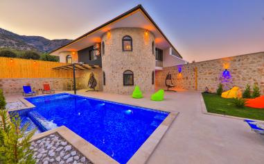 Villa Sandak 2 - Muhafazakar Havuz Alanlı Villa Kiralama