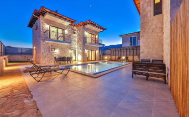 Villa Kaşlı 2 - Muhafazakar Havuz Alanlı Kiralık Villa