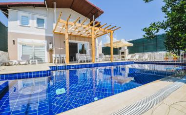 Villa Portakal - Muhafazakar Havuz Alanlı Kiralık Villa