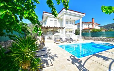 Villa Alyora
