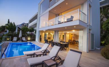 Villa Bavyera - Merkeze Yakın & Deniz Manzaralı Kiralık Villa