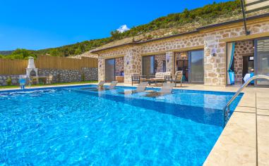 Villa Monia - Jakuzili & Doğa Manzaralı Kiralık Villa