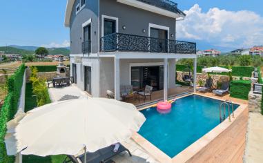 Villa Travel - Geniş Havuz & Jakuzili Villa Kiralama