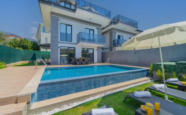 Villa Polin - Merkeze Yakın & Geniş Bahçe Alanlı Kiralık Villa