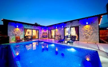 Villa Tomrul - Muhafazakar Havuz Alanlı Villa Kiralama