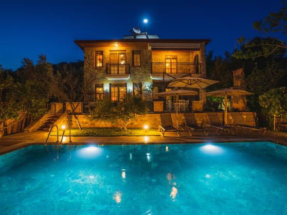 Villa Kaya Konak - Geniş Havuzlu & 6 Kişilik Kiralık Villa