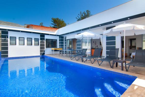 Villa Almiron 4 - Geniş Havuz & Doğa Manzaralı Kiralık Villa