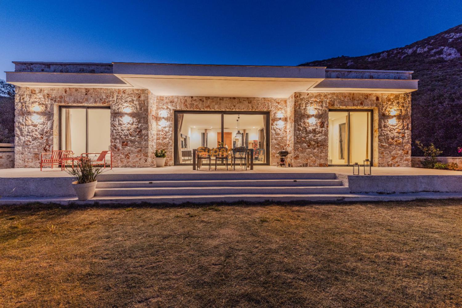 super_villam_villa_house_33-11_2.jpg