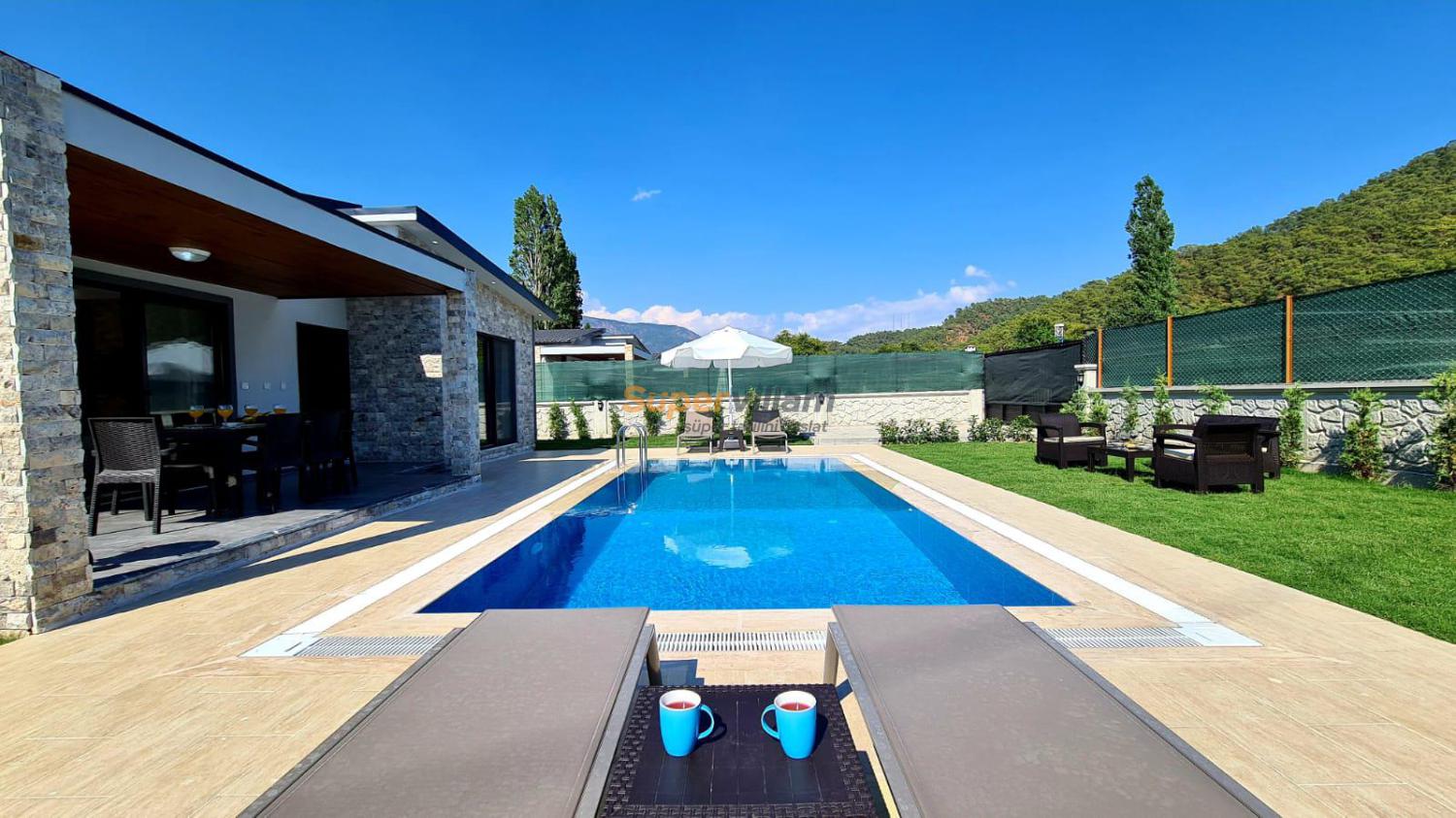 villa-calm-2-supervillam-5_863.jpeg